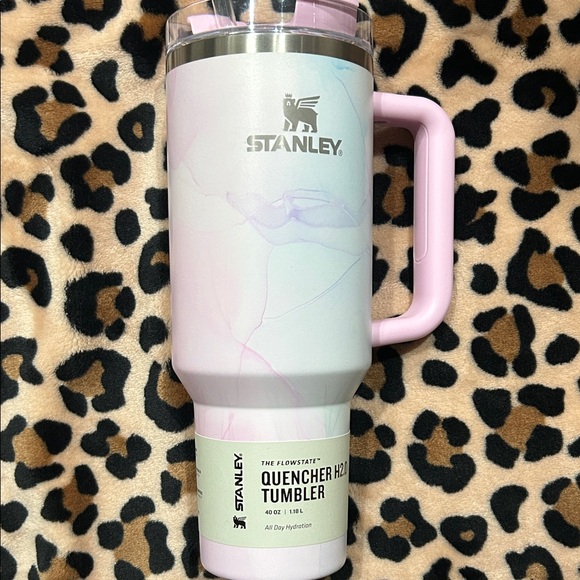 Stanley Blush Quencher Tumbler with Handle - Picture 1 of 1